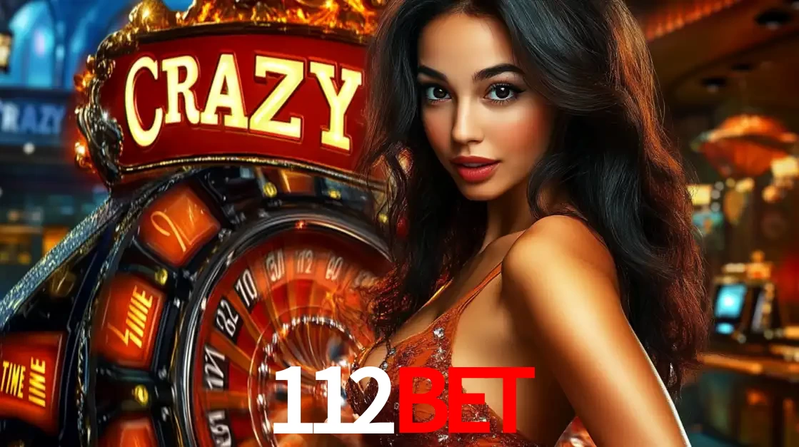 Mulher glamourosa olhando para a câmera com a roda vermelha do Crazy Time ao fundo em um ambiente de cassino, destacando a emoção dos jogos ao vivo no 112BET.