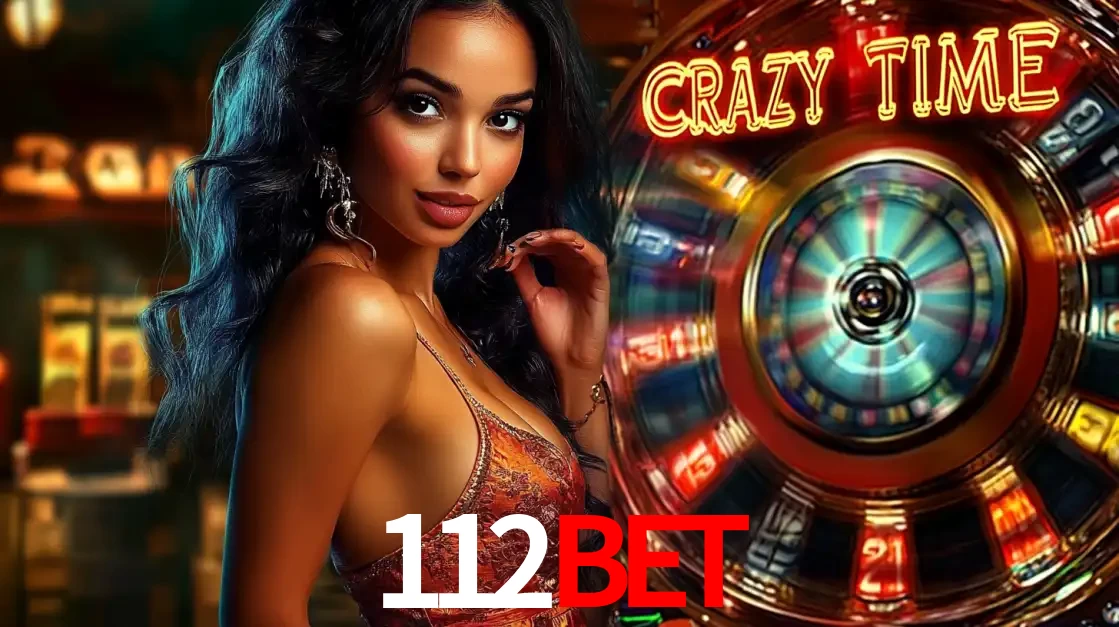 Mulher elegante ao lado da vibrante roda da fortuna do jogo de cassino ao vivo Crazy Time, um dos game shows mais populares e cheios de prêmios do 112BET.